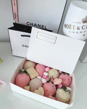 Load image into Gallery viewer, Chocolate Dipped Strawberries Collection | The Prestige Roses Spain