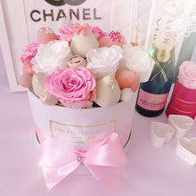 Load image into Gallery viewer, Chocolate Dipped Strawberries Collection with eternity roses in round box| The Prestige Roses Spain