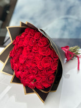 Load image into Gallery viewer, 50 Fresh Roses Bouquet  | The Prestige Roses Spain