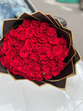 Load image into Gallery viewer, 50 Fresh Roses Bouquet  | The Prestige Roses Spain