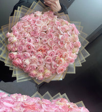 Load image into Gallery viewer, 101 Fresh Roses Bouquet | The Prestige Roses Spain