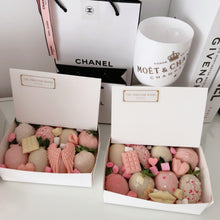 Load image into Gallery viewer, Chocolate Dipped Strawberries Collection | The Prestige Roses Spain