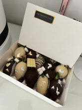 Load image into Gallery viewer, Chocolate Dipped Strawberries Collection | The Prestige Roses Spain