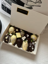 Load image into Gallery viewer, Chocolate Dipped Strawberries Collection | The Prestige Roses Spain
