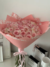 Load image into Gallery viewer, 50 Fresh Roses Bouquet  | The Prestige Roses Spain