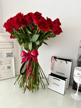 Load image into Gallery viewer, 50 Fresh Roses Bouquet  | The Prestige Roses Spain