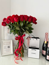 Load image into Gallery viewer, 50 Fresh Roses Bouquet  | The Prestige Roses Spain