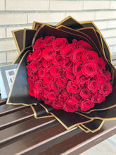 Load image into Gallery viewer, 50 Fresh Roses Bouquet  | The Prestige Roses Spain