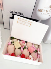 Load image into Gallery viewer, Chocolate Dipped Strawberries Collection | The Prestige Roses Spain