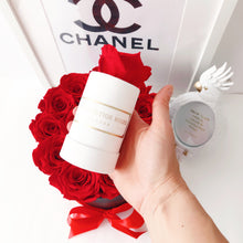 Load image into Gallery viewer, Le Mini White Box with Eternity Roses | The Prestige Roses Spain