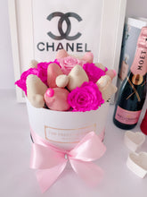 Load image into Gallery viewer, Chocolate Dipped Strawberries Collection with eternity roses in round box| The Prestige Roses Spain