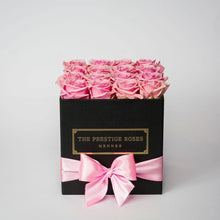 Load image into Gallery viewer, Caja Negro Cuadrado de Rosas Eternas Rosa | The Prestige Roses - The Prestige Roses Madrid