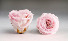 Load image into Gallery viewer, Black Heart Box with pink Eternity Roses | The Prestige Roses Spain