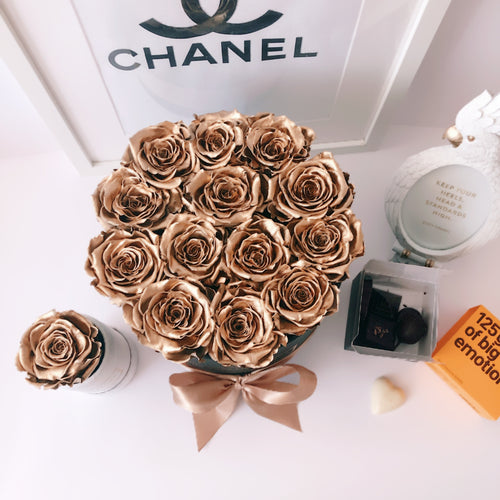 White Medium Box with gold Eternity Roses | The Prestige Roses Spain
