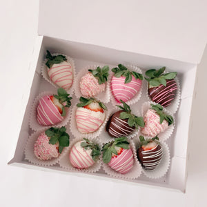 Pink chocolate strawberries  in a luxury  box  delivery Madrid.